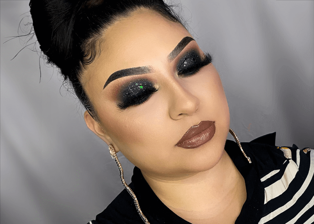 Black eyeshadow glitter w/ green specs
