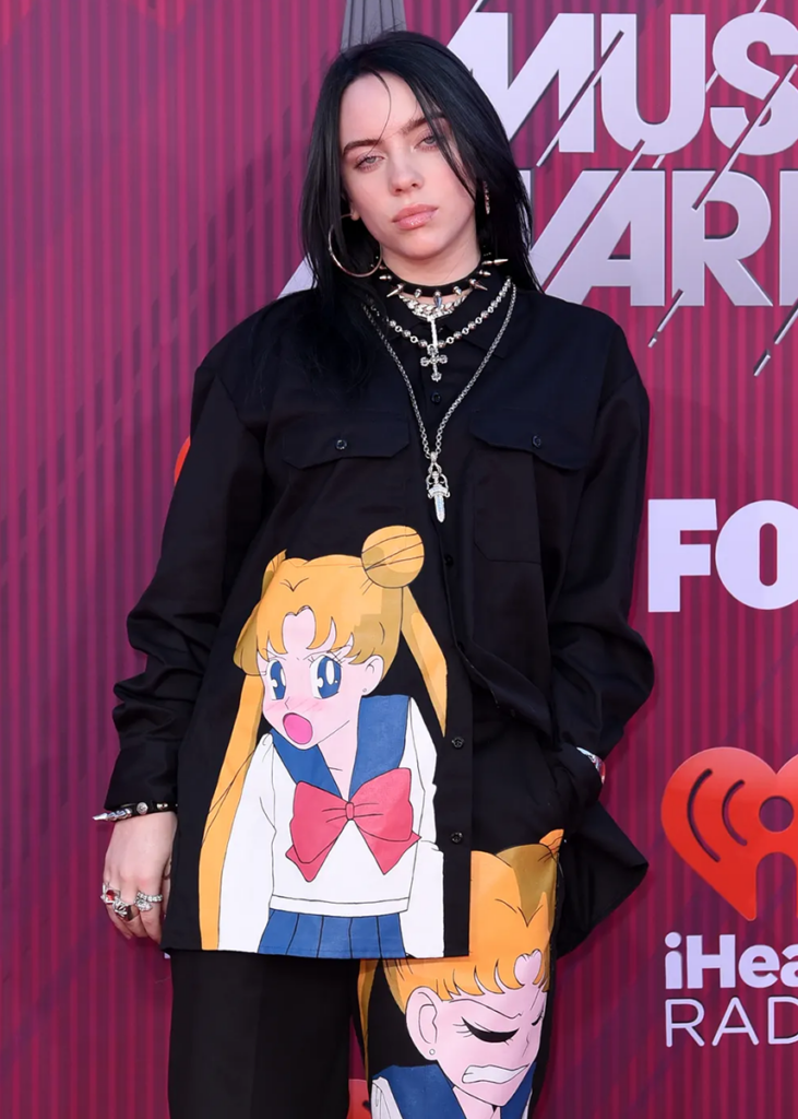 Billie Elish posing in front of the music awards