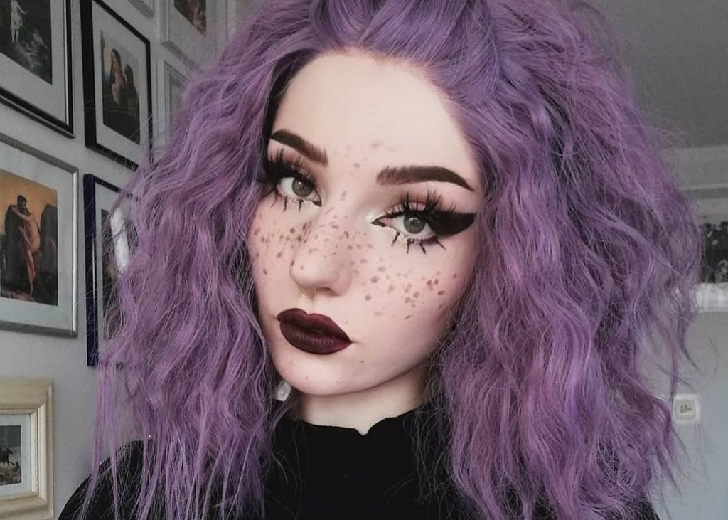 Grunge goth emo egirl makeup