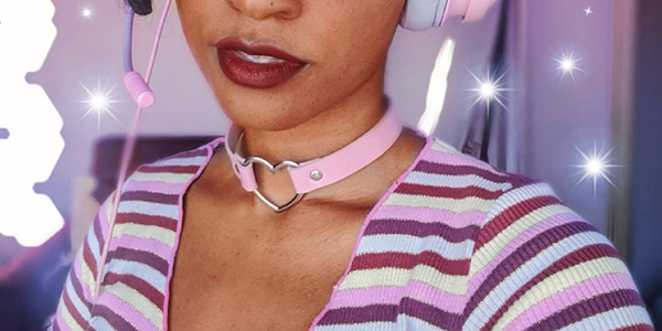 Ladylxck wearing pink choker with heart